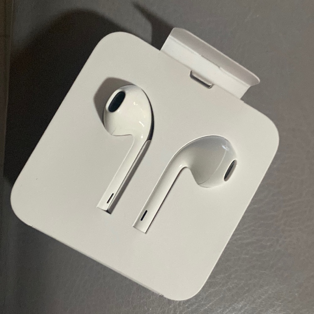 Apple headphones- remote and mic